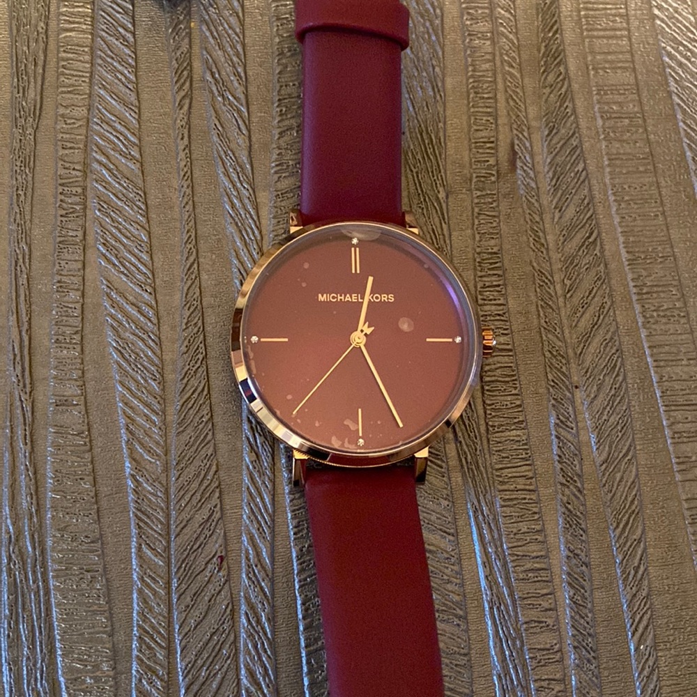 BRAND NEW AND UNUSED MICHAEL KORS WATCH